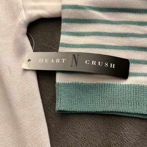 Heart N Crush White & Green Lightweight Sweater Womans Size Medium NWT - Picture 4 of 9